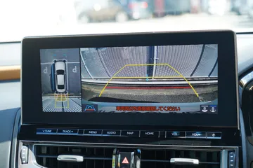 トヨタ クラウンハイブリッド Ｇ：メーカーオプションのセーフティパッケージプラスのパノラミックビューモニター装備