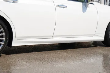 トヨタ クラウンハイブリッド Ｇ：サイドシルスポイラー装備