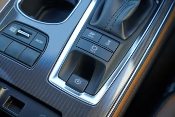トヨタ クラウンハイブリッド Ｇ：電動パーキングブレーキ・オートホールドスイッチ・横滑り防止ＯＦＦスイッチ・ＥＶモードスイッチ装備