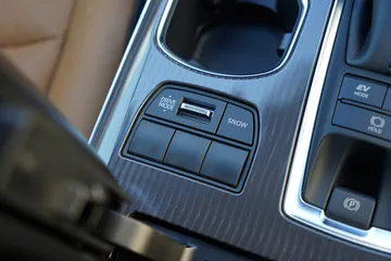 トヨタ クラウンハイブリッド Ｇ：ドライブモード切替スイッチ装備