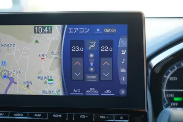 トヨタ クラウンハイブリッド Ｇ：操作が簡単な左右独立式オートエアコン装備