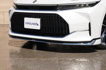 トヨタ クラウン Ｚ：大人気ディーラーオプションのモデリスタ製フロントスポイラー装備