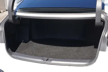 トヨタ クラウン Ｚ：ハンズフリーパワートランクリット装備