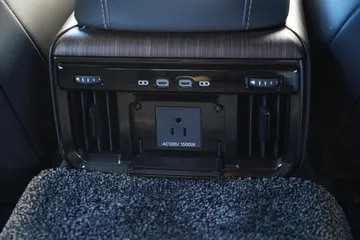 トヨタ クラウン Ｚ：１００Ｖアクセサリーコンセント装備