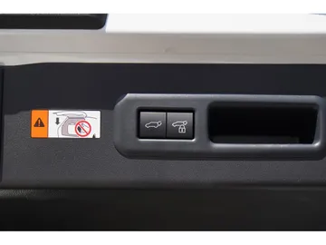 レクサス ＬＢＸ エレガント：パワーバックドアスイッチ装備