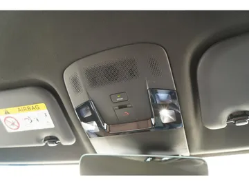 レクサス ＬＢＸ エレガント：車内を明るく照らしてくれるＬＥＤ照明装備